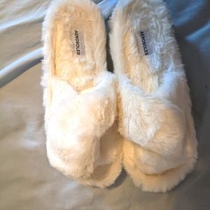 Aerosoles Slippers size 8-9 Large